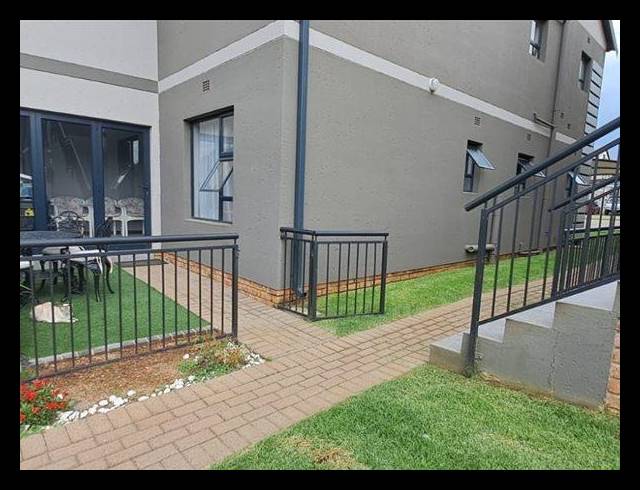 2 BEDROOM TOWNHOUSE FOR SALE IN NORTON PARK
